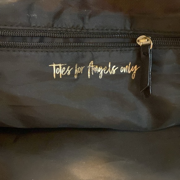 Victoria Secret over night bag! Perfect for travel or work! Great buy! - Picture 5 of 6